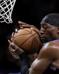 华体会官方入口-希罗：热巴一直是我们防守支柱 只要他防守强度拉满我们不会输球