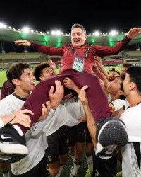 华体会登录入口-U23国足更衣室狂欢庆祝，主帅安东尼奥：先享受今天再考虑日本